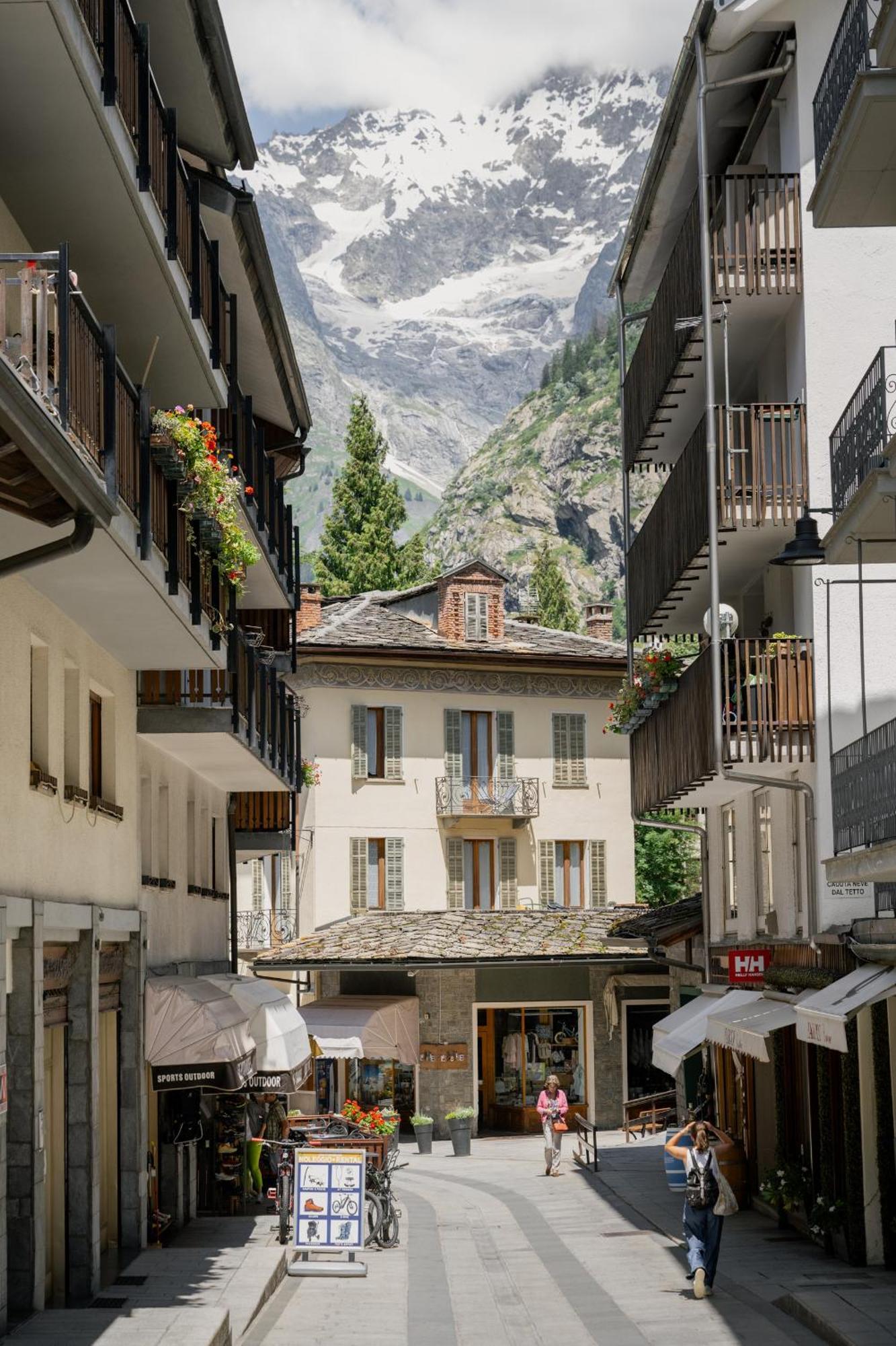 Grand Hotel Courmayeur Mont Blanc, By R Collection Hotels Εξωτερικό φωτογραφία