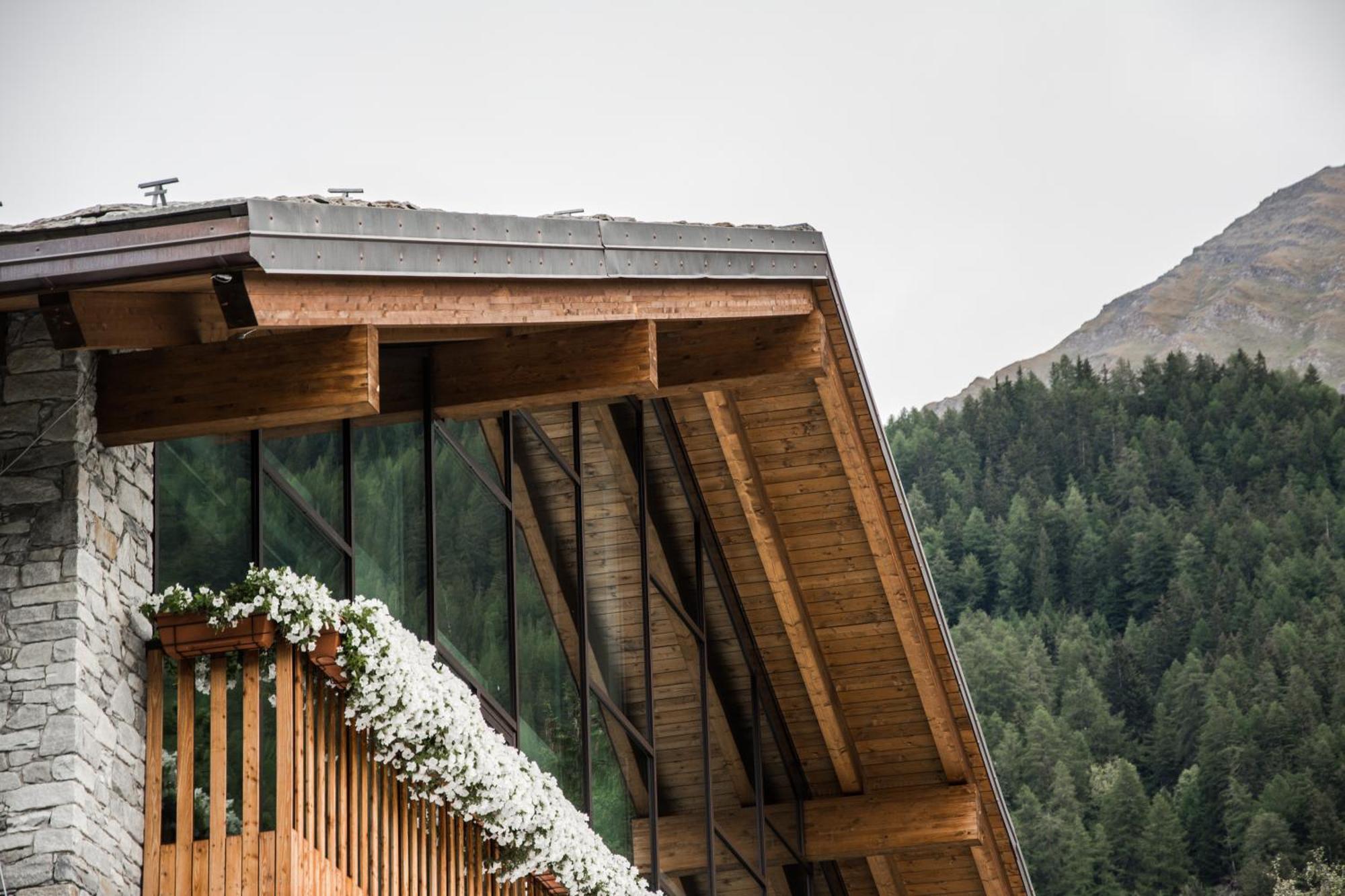 Grand Hotel Courmayeur Mont Blanc, By R Collection Hotels Εξωτερικό φωτογραφία