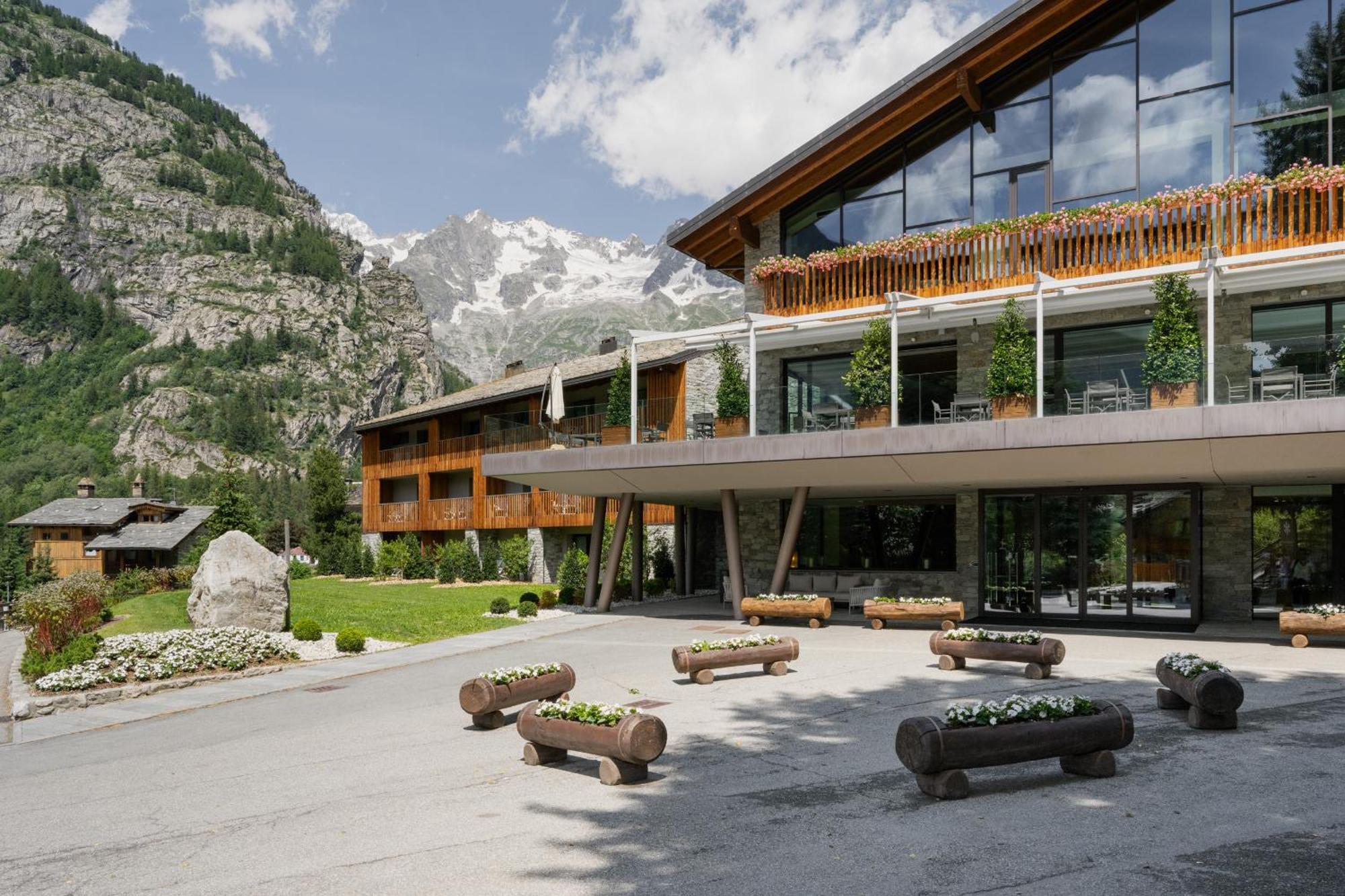 Grand Hotel Courmayeur Mont Blanc, By R Collection Hotels Εξωτερικό φωτογραφία